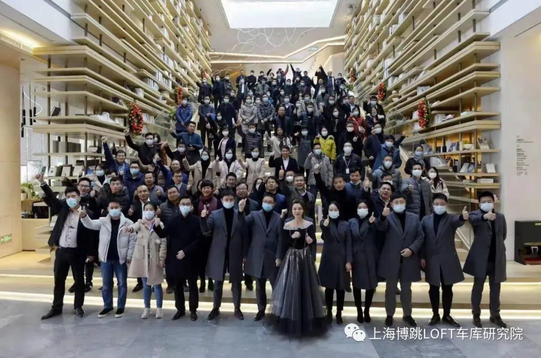 湛江全国一百多人在华侨城汉口道6号参观研讨LOFT专利车库技术！